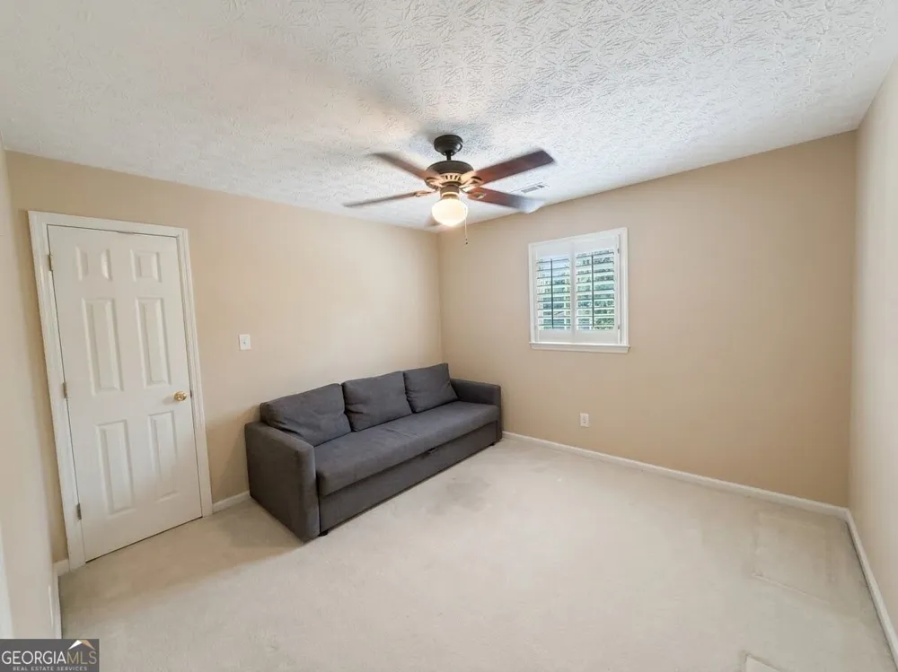 215 Brittany Chase Fayetteville, GA 30214