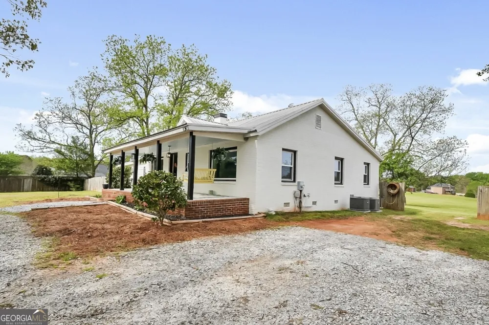 1015 Sid Hunter RD Senoia, GA 30276