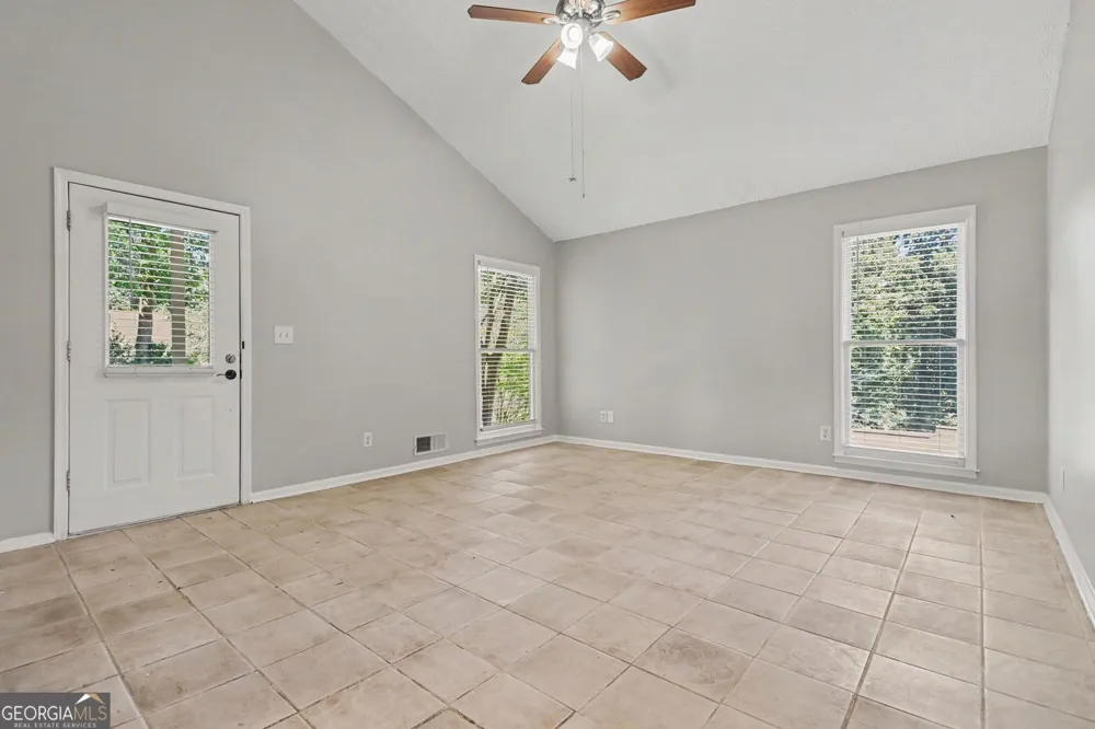 2765 Poplar LN Cumming, GA 30041