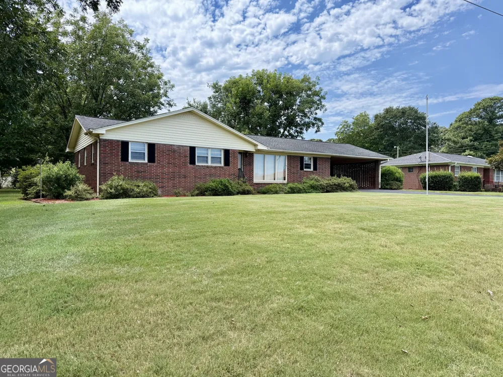 95 Race ST Hartwell, GA 30643
