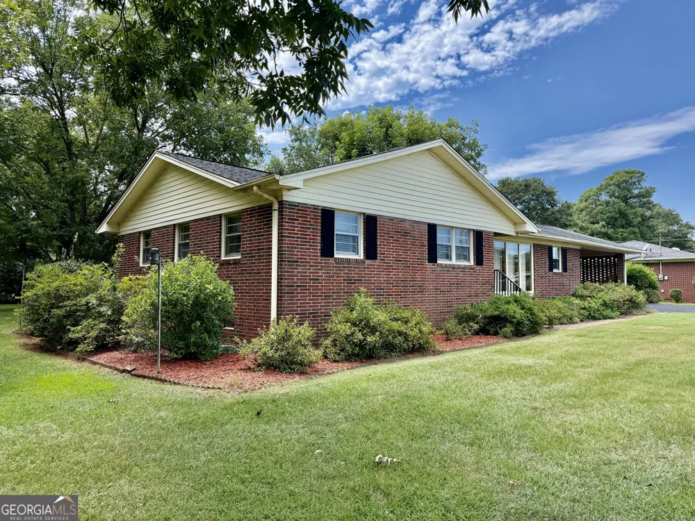 95 Race ST Hartwell, GA 30643