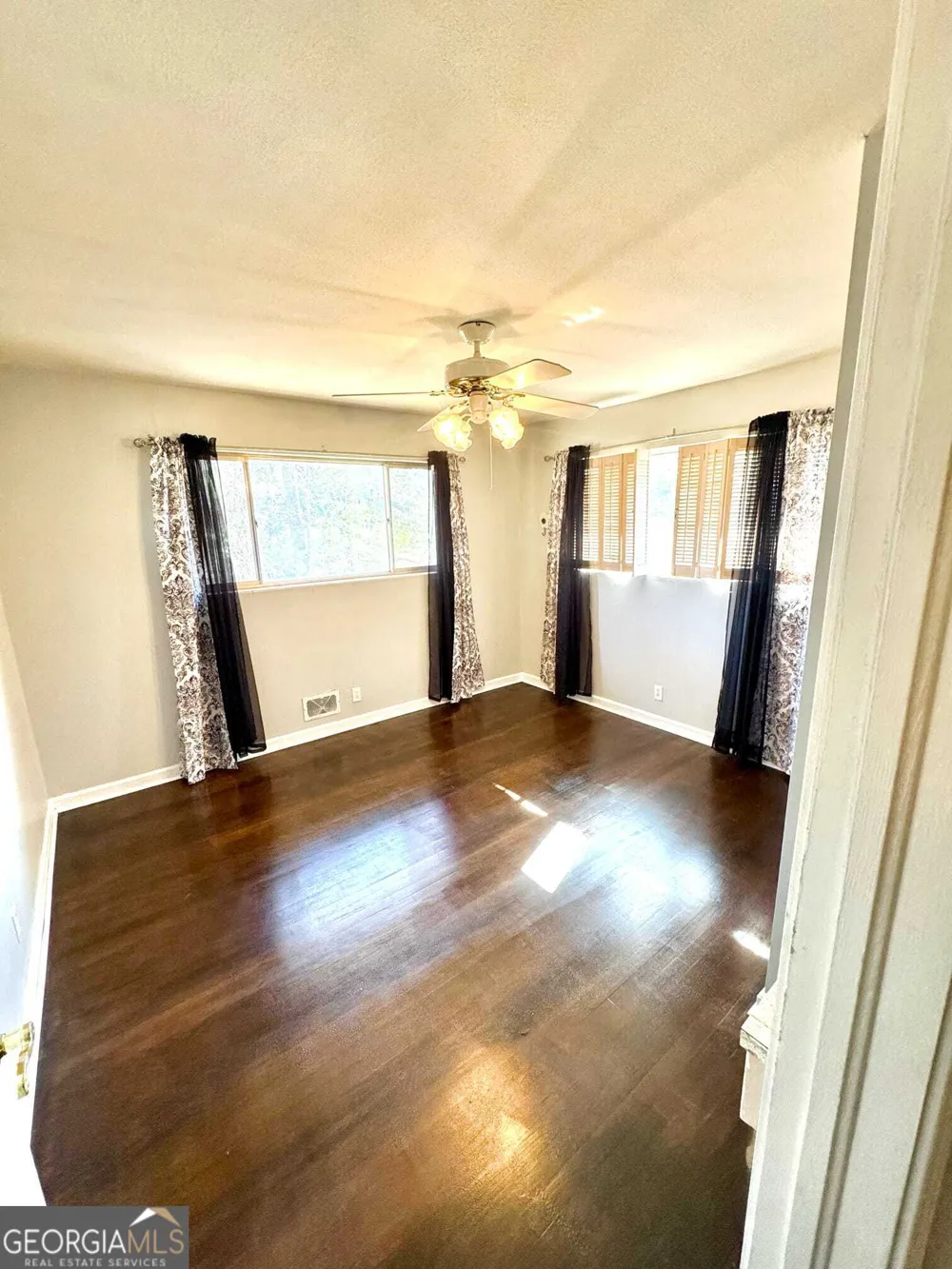 100 Brett AVE Warner Robins, GA 31088