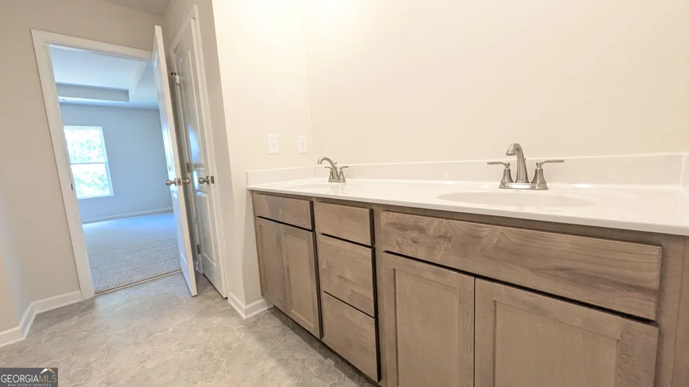 521 Hayes LN Canton, GA 30115