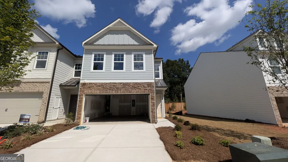 521 Hayes LN Canton, GA 30115