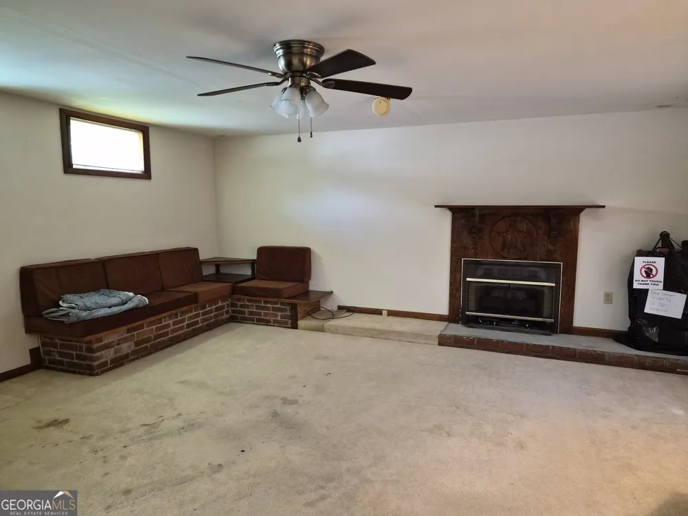 209 Self ST Warner Robins, GA 31088