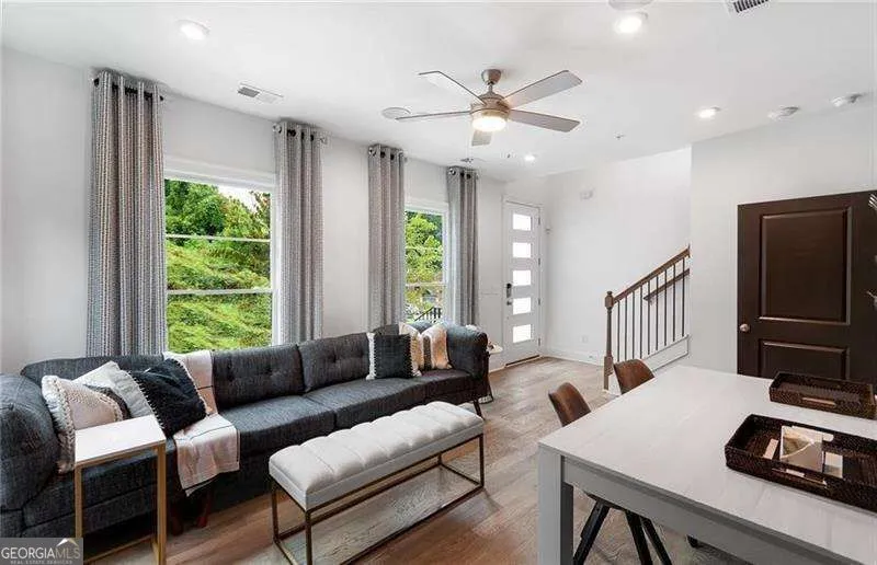 540 Ember LN NW Atlanta, GA 30318