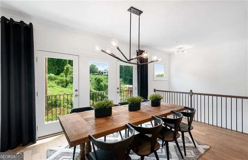 540 Ember LN NW Atlanta, GA 30318