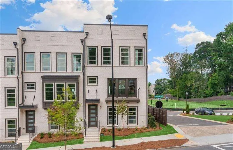 540 Ember LN NW Atlanta, GA 30318