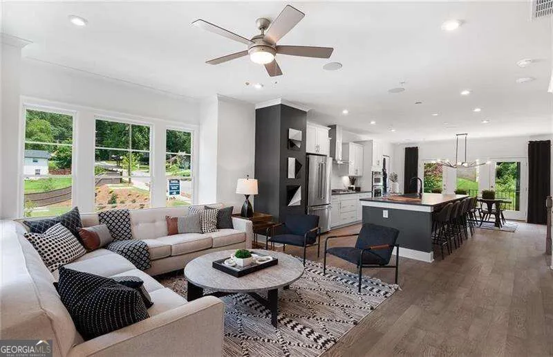 540 Ember LN NW Atlanta, GA 30318