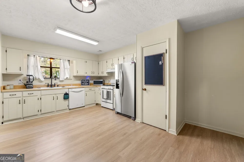 528 Raintree DR Jonesboro, GA 30238