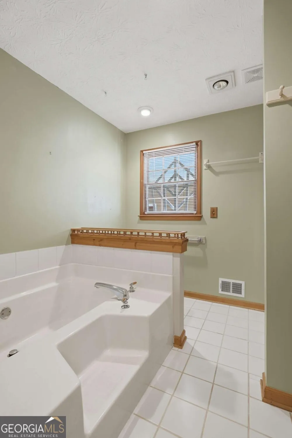 724 Clarke TRL Dacula, GA 30019