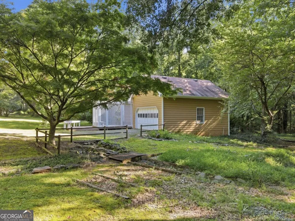 724 Clarke TRL Dacula, GA 30019