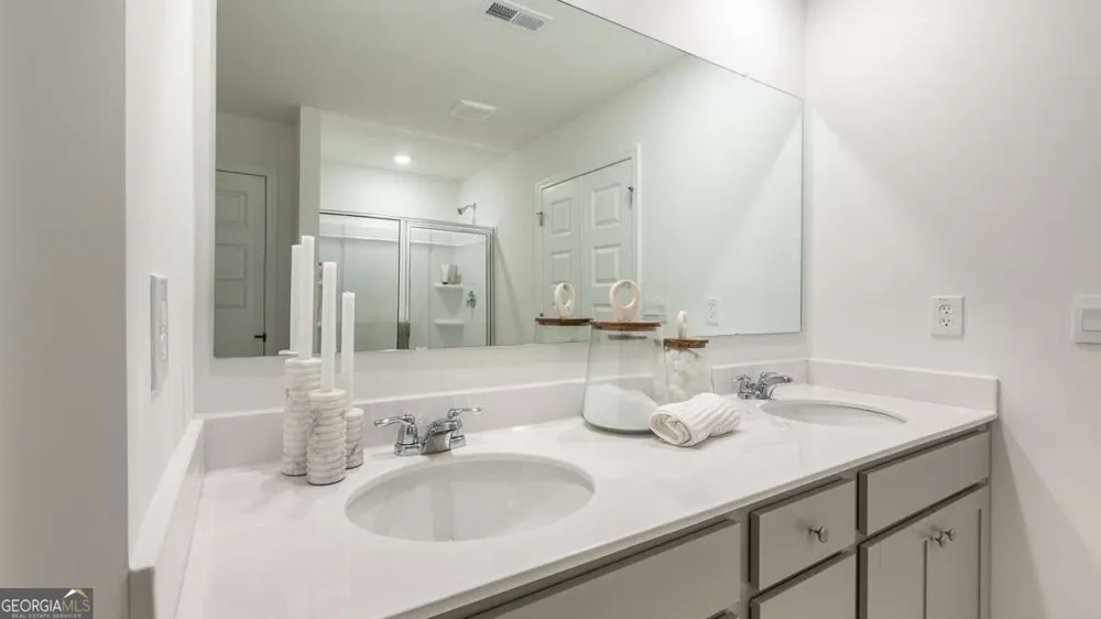 6168 Honeybell ALY Mableton, GA 30126