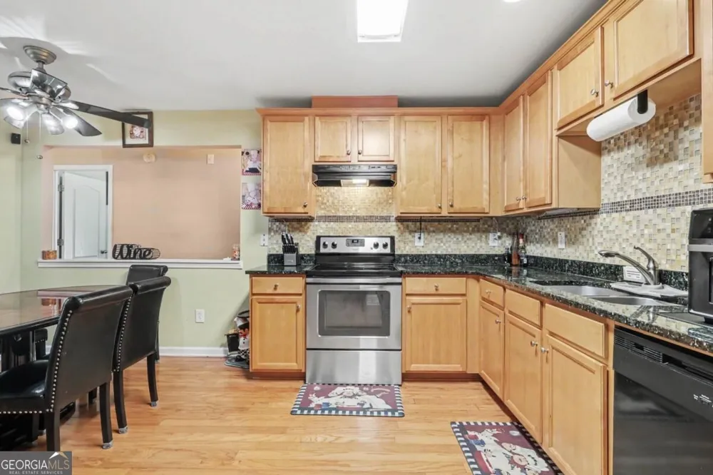 8001 Gossamer DR Fairburn, GA 30213