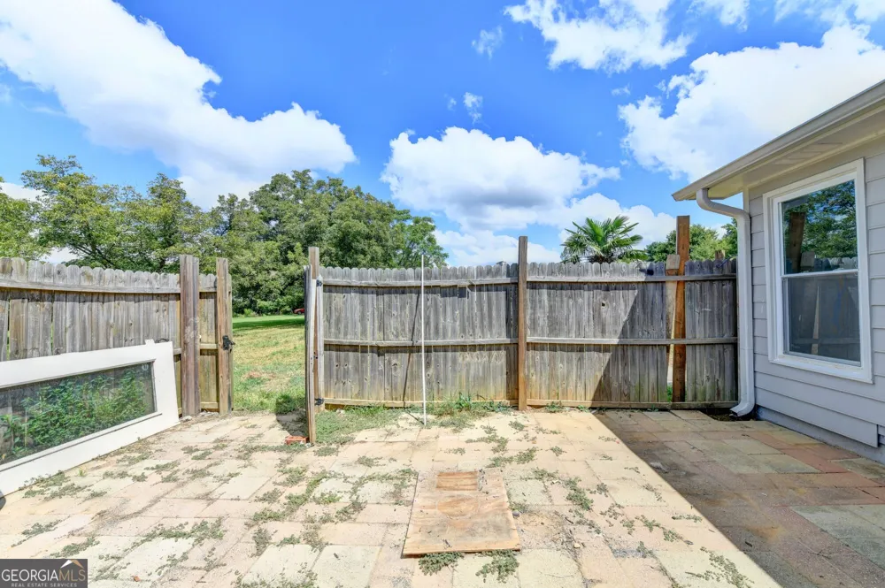 2725 Milton Bryan DR Loganville, GA 30052