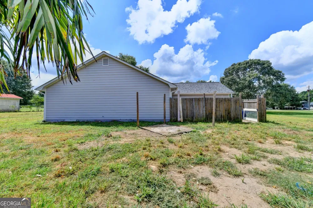 2725 Milton Bryan DR Loganville, GA 30052