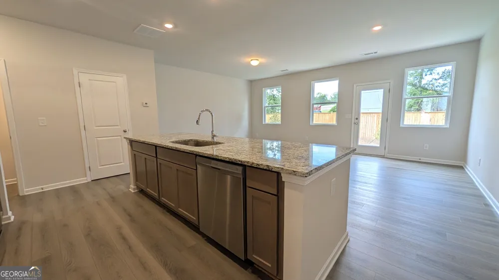 517 Hayes LN Canton, GA 30115