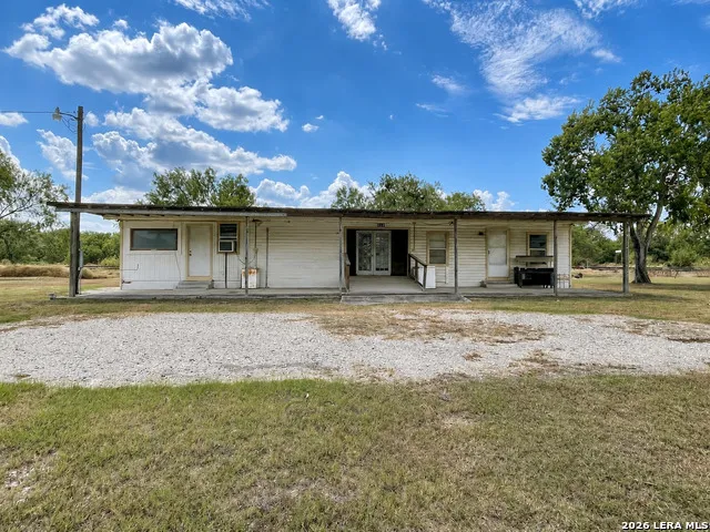 3110 COMMERCE ST Campbellton, TX 78008
