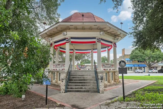 464 S Washington Avenue New Braunfels, TX 78130