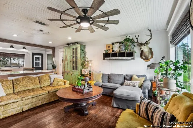 464 S Washington Avenue New Braunfels, TX 78130