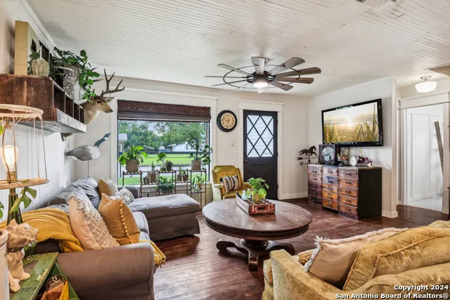 464 S Washington Avenue New Braunfels, TX 78130