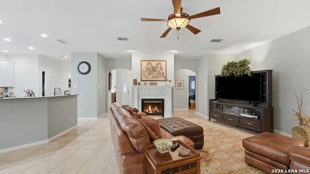 632 MISSION VIEW CT New Braunfels, TX 78130