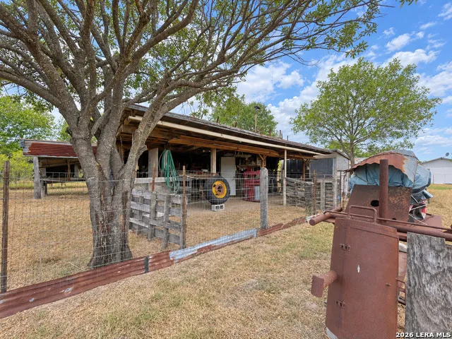 19195 Fm 791 Campbellton, TX 78064