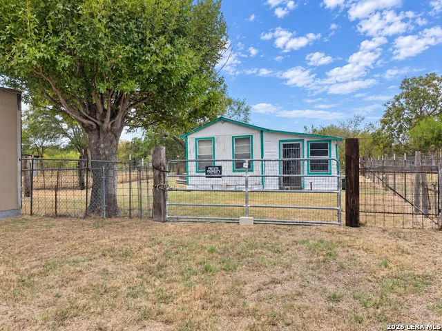 19195 Fm 791 Campbellton, TX 78064
