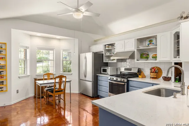 1800 FOOTHILLS DR Kerrville, TX 78028
