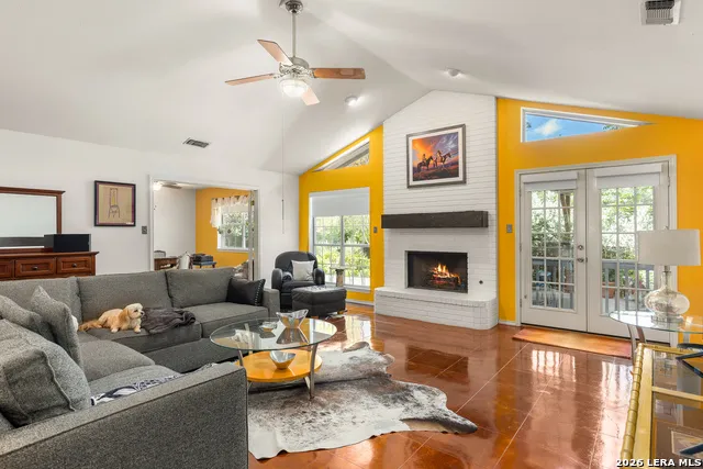 1800 FOOTHILLS DR Kerrville, TX 78028