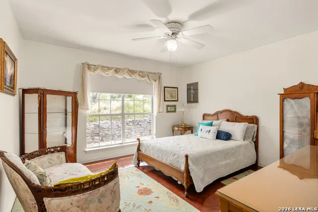1800 FOOTHILLS DR Kerrville, TX 78028