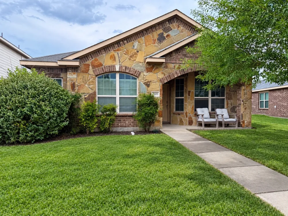 1805 Overlook Drive Lancaster, TX 75146