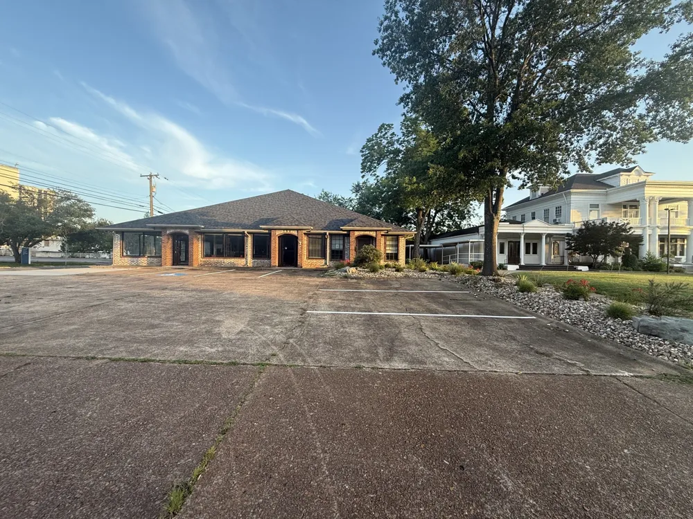 750 Clarksville Paris, TX 75460