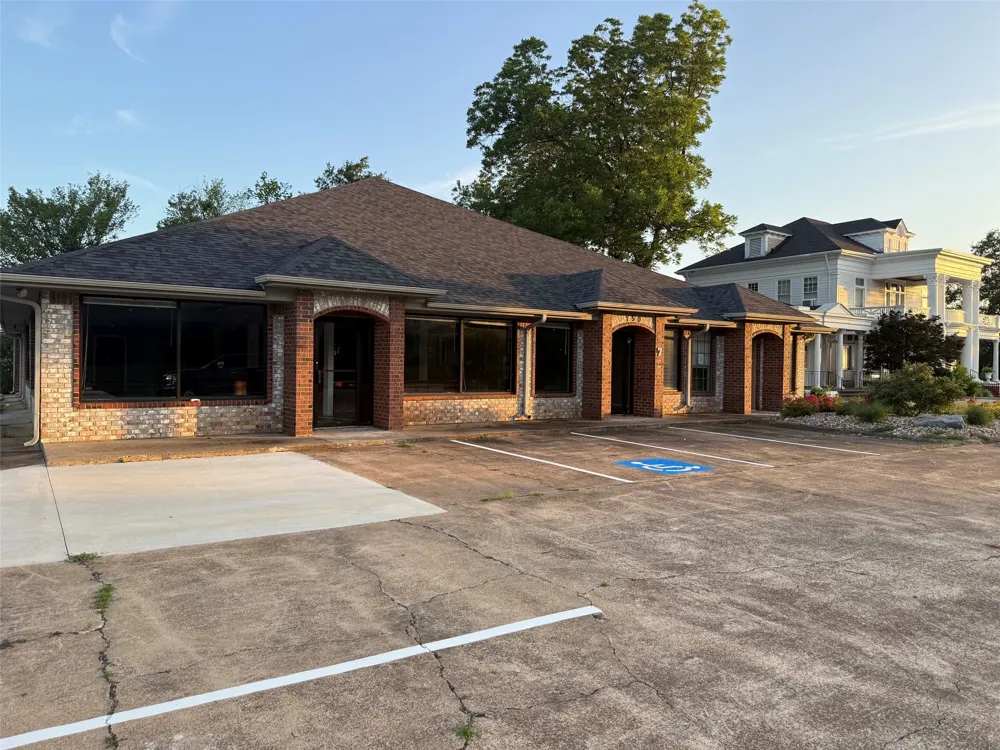 750 Clarksville Paris, TX 75460