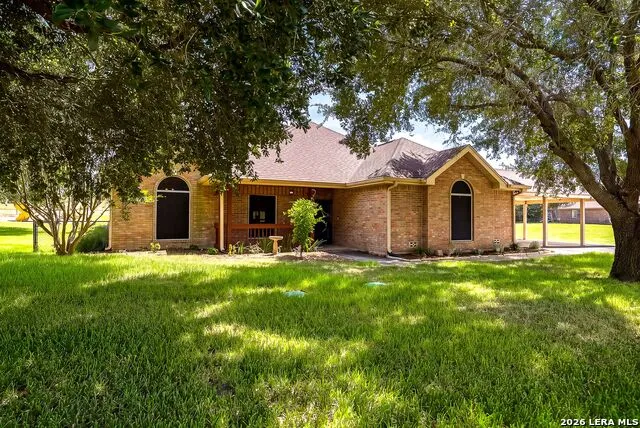 516 Lake Valley Dr La Vernia, TX 78121