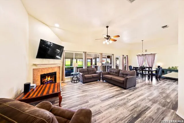 516 Lake Valley Dr La Vernia, TX 78121