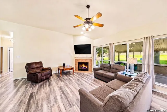 516 Lake Valley Dr La Vernia, TX 78121