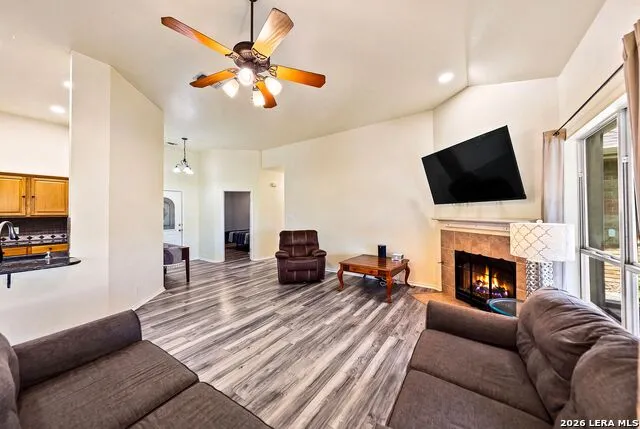 516 Lake Valley Dr La Vernia, TX 78121