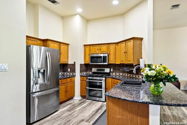 516 Lake Valley Dr La Vernia, TX 78121