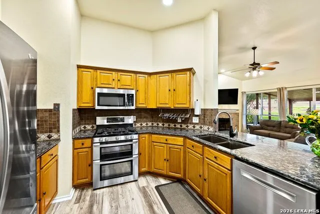 516 Lake Valley Dr La Vernia, TX 78121