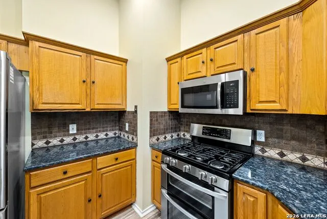516 Lake Valley Dr La Vernia, TX 78121