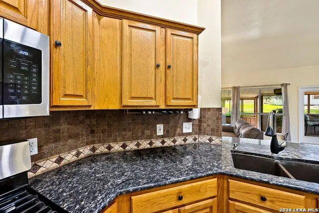 516 Lake Valley Dr La Vernia, TX 78121