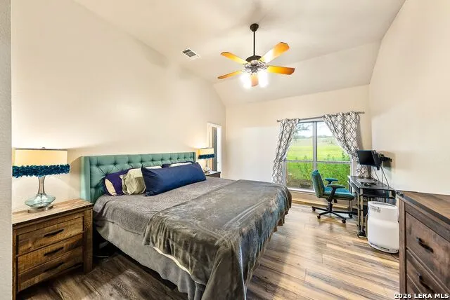 516 Lake Valley Dr La Vernia, TX 78121