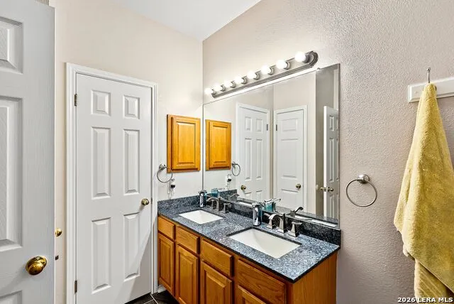 516 Lake Valley Dr La Vernia, TX 78121