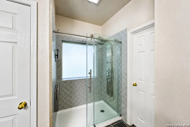 516 Lake Valley Dr La Vernia, TX 78121