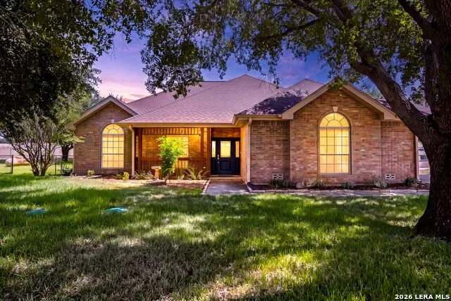 516 Lake Valley Dr La Vernia, TX 78121