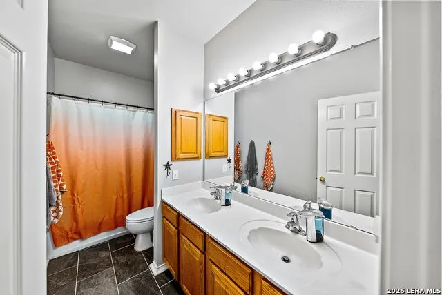 516 Lake Valley Dr La Vernia, TX 78121