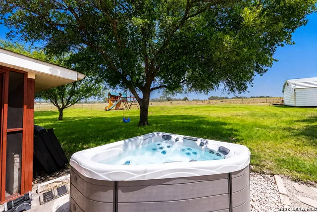516 Lake Valley Dr La Vernia, TX 78121
