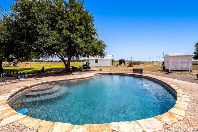 516 Lake Valley Dr La Vernia, TX 78121