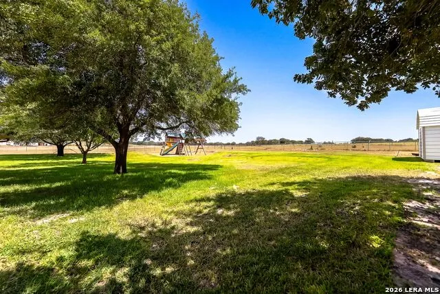 516 Lake Valley Dr La Vernia, TX 78121